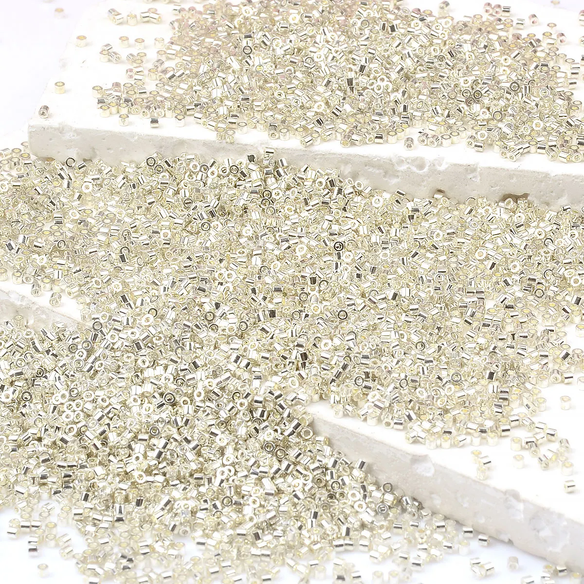Uniform 0.16cm about 4000pcs J - Seed Bead Tube のレビューと価格